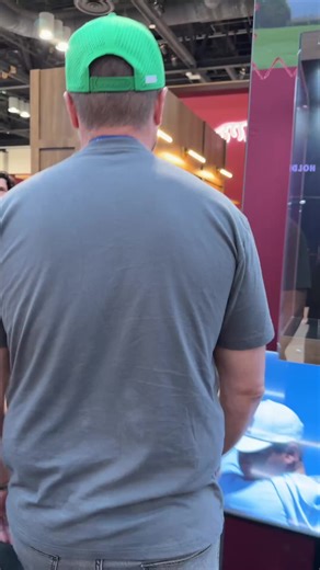 Sunday Red: Discover the Unique Vibe of Golf Culture