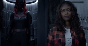 No Batwoman Crossovers This Year; Leslie on "Super Black Crossover"
