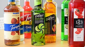 フレーバーシロップの選び方とおすすめ商品│ダヴィンチ･トラーニ･1883の違いは？｜【ダイイチ・アカデミー】未経験から始めるカフェ開業情報サイト