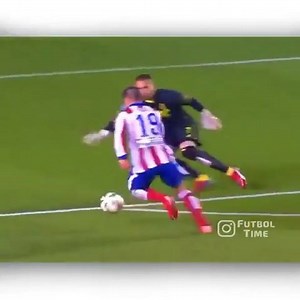 Was @fernandotorres one of the best strikers in his prime? COMMENT BELOW   @futboltime | Grande Sports Training | Facebook