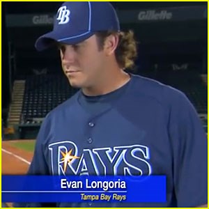 Evan Longoria’s Fake One Handed Catch Goes Viral Again
