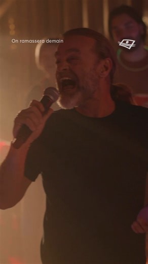 🌦 «Après la pluie, l'beau temps mais l'orage peut durer longtemps.» Boom Desjardins nous chante un classique de La Chicane ! 🔗 L'épisode complet d'On ramassera est disponible sur notre plateforme vidéo! | Télé-Québec