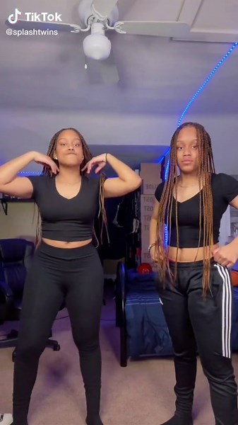 We shake our hips opposite ways 😭👎🏼