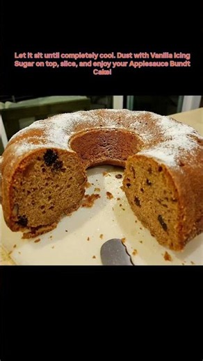 Applesauce Bundt Cake. A timeless dessert! 🍰