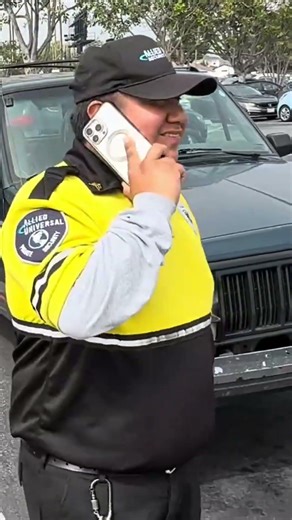 Security guard takes a cart and a seniors Kane #firstamendmentaudit