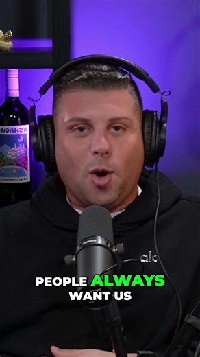 He lost his eyebrows at the casino #fy #skinnyjoey #snuff #podcast #comedy