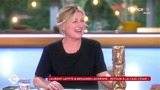 Anne-Elisabeth Lemoine médusée par un tacle de Laurent Lafitte : \"Personne n’a entendu sa saloperie\" (VIDÉO)