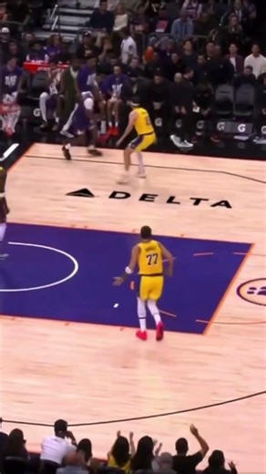 Jalen Green miracle three then Vando’s brain loses connection again 😭😭😭