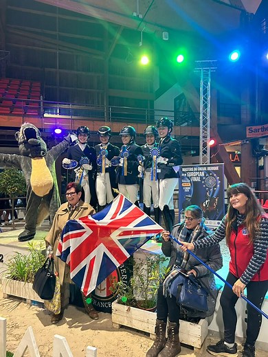 Agente being super yesterday in the straight test gaining 3rd 🥉🤩 Some tension keeping us from some of the higher marks but overall super pleased with the feeling he gave 🥰 Thanks as always to Simon Oakland for being so supportive of us and so great to have you out here in France supporting us 🤗🇫🇷🇬🇧 Focus now onto the freestyle tomorrow 🤞🏻🤞🏻 | Jessie Kirby Dressage