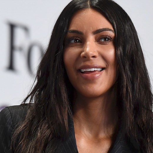 A dating app is adding facial recognition tech to help people find celebrity lookalikes... http://www.bbc.co.uk/news/av/technology-40555753/dating-app-tech-finds-celebrity-lookalikes | BBC Technology News