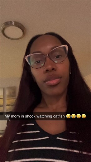 Going through my old Snapchat memories trying to be cute and my moms in utter shock🤣🤣Catfish used to have my mom SCREAMINGGGG 🤣🤣😭😭 I’m like mom this is so old. #relatable #girl #funnyvideos #viralvideo #moms
