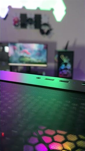 This PC Has a Built-In LCD Screen 😮 | Ryzen 9 9950X + RTX 5070 Build