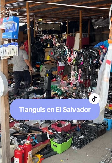 Sabían que hay Tianguis en El Salvador? Vamos al mercado de pulgas del parqueo San Vicente de Paul Aclaró que es PARQUEO pero dije parque en el video jajaja Hola soy Belén! 🐞⭐️ #tianguis #elsalvador #mercadodepulgas #segunda #centro