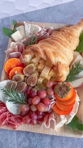 🍂🍁 HARVEST CORNUCOPIA 🍁🍂 the cornucopia is so often used as a symbol of thanksgiving, and giving thanks for abundance. which makes this side dish perfect for Thanksgiving, but also for any autumn get together! HOW TO MAKE: 🍁 thaw puff pastry and preheat the oven to 400 degrees 🍁 using foil, shape a cone, and curl the tail of the cone upwards 🍁 cut puff pastry into strips, and wrap around the cone from opening to point; reserving three strips 🍁 take the three strips and braid to wrap arou