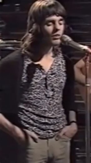 MissMissyPhillly🎼🎹🎸 on Instagram: "Matthews Southern Comfort - Woodstock 1970 I really like this version , do you? Written by Joni Mitchell 1970 Matthews Southern Comfort (MSC) is a British country rock/folk rock band, formed in 1970 by former Fairport Convention singer Ian (later Iain) Matthews. The original line-up consisted of Matthews, lead guitarist MarkGriffiths (who later become the bass player with the Shadows and the Everly Brothers), rhythm guitarist CarlBarnwell bass player PeteWat