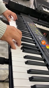 🎹 ¿Lo extrañaban? Jorge te presenta el Yamaha PSR-F52 Un teclado ideal para quienes dan sus primeros pasos en la música 🎶 Fácil de usar, con sonidos de todo el mundo y ritmos para acompañar tus ideas. 💳 Además, ¡lo podés conseguir en 3 CUOTAS SIN INTERÉS con tarjetas VISA bancarias! Pasá por Swan o compralo online con respaldo y atención personalizada. #Yamaha #PSRF52 #SwanMusic #TecladosYamaha #PromoMusical | SwanMusic