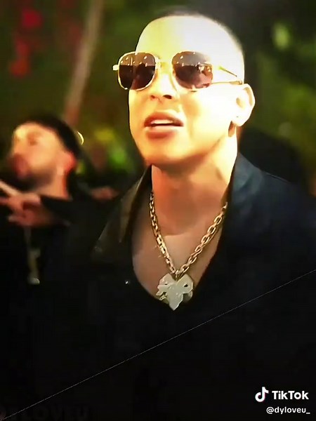 La Sonrisa de Daddy Yankee: Un Tributo Visual