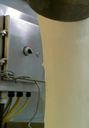 How It's Made S01:E02 - Compact Discs and Pantyhose