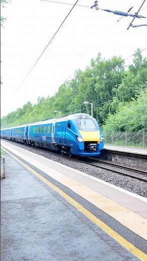Lumo Class 222 Stirling to London Euston pass Shieldmuir on the West Coast Mainline #wcml #lumo