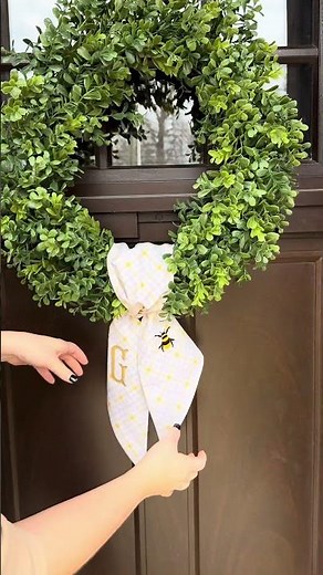 2 different ways to tie your wreath sashes 🐝🐝 #embroidery #wreathsashes