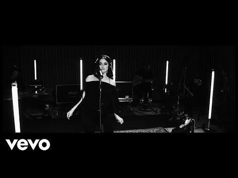 BANKS - Drowning (1 Mic 1 Take)