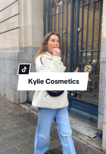 Découvrez le gloss Supple Kiss Lip Glaze de Kylie Cosmetics