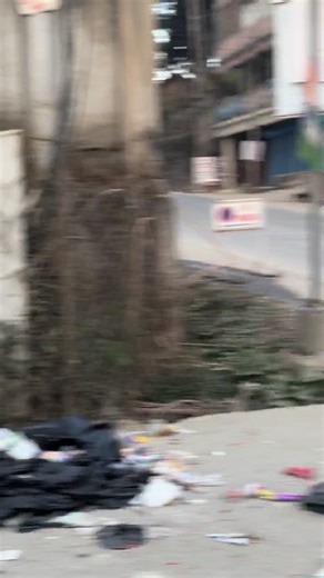 Arre yaar, aisa mat karo na. Don’t throw trash around. Keep it clean. | Boi Vlog