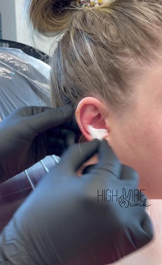 Pierce with me ✌🏼 #conchpiercing #piercing #piercingcheck #piercingstudio #piercing #piercingvideo #tattoolover #tattootiktok #tattooartist #piercedtok #learntopierce #piercingtutorial