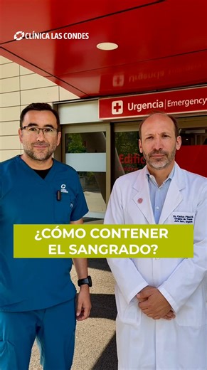 🩸 En una emergencia, saber qué hacer marca la diferencia. Frente a una hemorragia, actuar a tiempo es clave. Presionar la herida, usar una tela o venda, o aplicar correctamente un torniquete, puede ayudar a controlar el sangrado mientras llega la atención médica. En este video, el Dr. Carlos Pilasi y el Dr. José Moreno explican cómo una acción simple, realizada con calma y conocimiento, puede salvar una vida. En Clínica Las Condes creemos que informarse también es cuidar. 👉 Agenda tu hora, inf