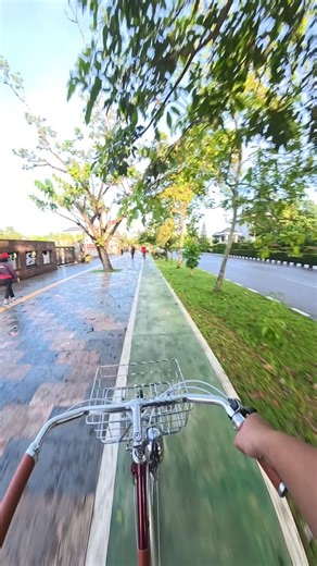 Evan Pramana on Instagram: "Jumat berkah 🤝 #reelsinstagram #commuterbike #sepeda #videoinstagram #videoreels"