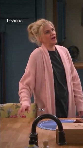 Fingers crossed Josie's box of problems is a lizard after all 🫣🦎 #Leanne