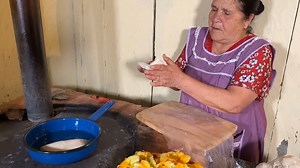 2M views · 114K reactions | Quesadillas Fritas Echas a Mano De Mi Rancho A Tu Cocina, mi gente estas quesadillas son muy faciles y ademas puedes hacerlo de las comidas que te sobren y quedan muy sabrosas ayudame suscribiendote y dando manita arriba Gracias | De Mi Rancho A Tu Cocina | Facebook