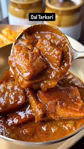 Shivangi Dubey on Instagram: "Oal ke Tarkari ❤️ Recipe ⬇️ Ingredients: 300 g Oal (elephant foot yam), peeled and chopped (or store-bought pre-cut) 3–4 tbsp mustard oil (for frying + cooking) 1 tsp turmeric powder 1 tsp lemon juice (for boiling) 3–4 cloves (laung), freshly pounded 1 tsp clove powder (optional, or use the freshly pounded one) Salt to taste For the curry: 2–3 tbsp mustard oil 1 bay leaf 1 piece cinnamon 1 badi elaichi 2 choti elaichi 2–3 dry red chillies 2 large onions, finely chop