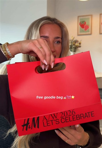 Ad H&M are giving away free goodie bags with a qualifying purchase & they are FULL!! ⭐️✨ On sept 18th to celebrate their new A/W26 range launching - get there early whilst stocks last!! To find the full list of participating stores and the terms and conditions, click the link in my bio. #shopping #HandM #autumnfashion