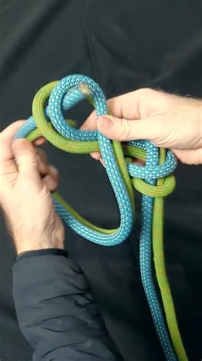 The Knot That Resists Rolling During Rappels #climbingtips #knots