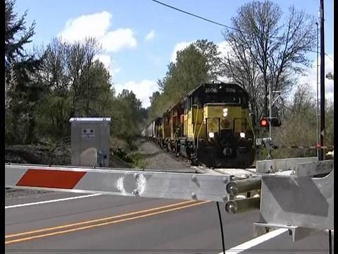 (HD) PW 3006 Freight Train crossing at Roberts,Oregon