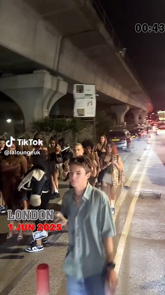 Experience London Nightlife at Our Weekend Parties