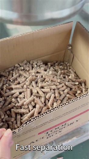 Linear vibrating screen for separating granules and powders #screeningmachine #vibratingscreen