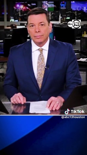 A day after a woman was shot and killed in the Heights, followed by an hours-long standoff with officers, an 18-year-old is charged with capital murder, according to Houston police. #houston #houstonheights #houstoncrime #capitalmurder #hpd #deadlyshooting #standoff #houstonnews #texascrime #abc13