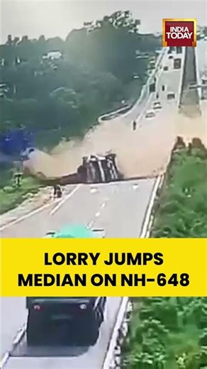 CCTV Footage Goes Viral: Shocking Highway Crash Near Bengaluru | Multiple Vehicles Involved #viral