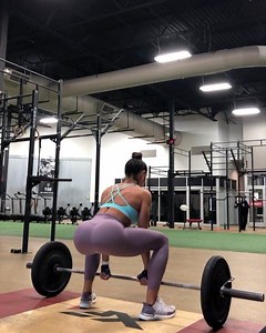 ⚡️PWR LEGS: Pyramids⚡️ . Sumo Deadlifts 💥 Bulgarian Split Squats 💥 Sumo Sit Squats . This combo is NOT for the faint of heart— Pyramid each of these by performing 4 sets of each (12, 10, 8, 6 reps). When possible increase your weight as the reps drop!! Be sure to rest 45-60 seconds between every single set. 🏋🏻‍♀️ GO👏🏼GET👏🏼IT👏🏼! #pwr #pwrprogram #pwr2019 #kelseywellspwr www.kelseywells.com/app | Kelsey Wells