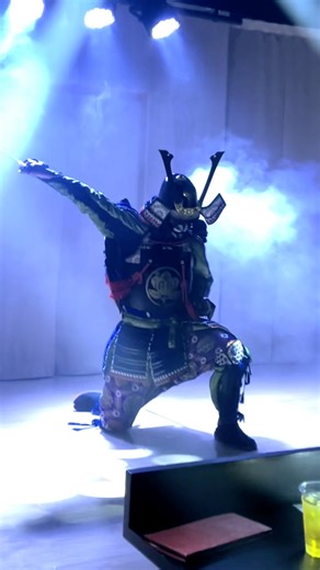 浅草で侍vs忍者!? REAL Samurai vs Ninja in Asakusa 🇯🇵 | Japanese Show