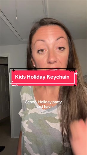 These holiday keychains are great for school holiday parties #HolidayKeychain #Keychain #SchoolHolidayParties #SchoolParties #SchoolGifts
