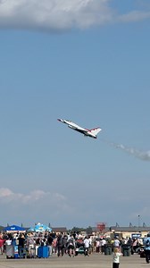 US Air Force Thunderbird executes a low pass over the crowd in this high alpha maneuver flying at its minimum airspeed to maintain flight at a critical angle of attack. #f16 #afthunderbird | Love Airplanes and Stars