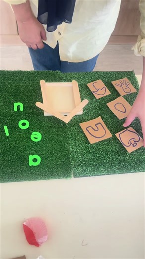 ‏Vowel-sound match an activity for the prescoolers