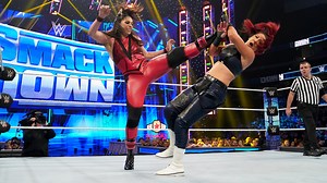 The Role Model seeks to control the intimidating power of Raquel Rodriguez in a clash of styles. | WWE SmackDown