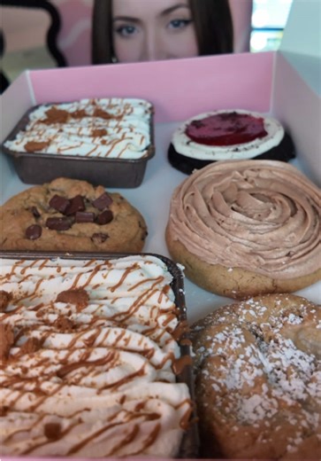 Crumbl Cookie Review: Biscoff, Churro & More!