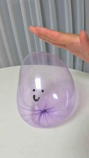 칼라풍선 슬로우모션으로 터트리기 Exploding in slow motion