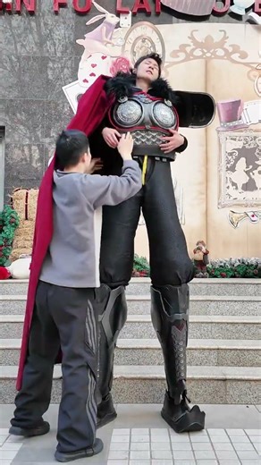 #cosplayer #cosplay #mascot #robot #transformers #stilts #custom#ironman #performance #stiltwalker