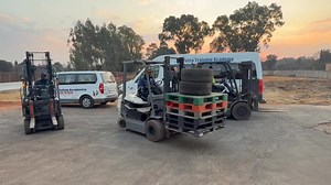 😎 Happy Lifting….Operators Training #Forklifts….. #Reach Truck…. #PPT…… #Truck Mounted Forklift… #Moffett…. Safety-PPE-Risks & Hazards-Operators Forklift R1000, Excavator R4500, TLB R4000, Front End Loader R4500, Dump Truck (ADT) R5000, 777 R6000, LHD (Scoop) R5000, Grader R5000, Cranes etc ➡️ Facebook Link: https://www.facebook.com/PetraTrainingAcademy/ ➡️ WhatsApp Link: https://wa.me/message/FG7EL5DSMUPTD1 ➡️ Price List: https://wa.me/c/27737968778 Office☎️ 011 039 4133 WhatsApp 📲073 796 877